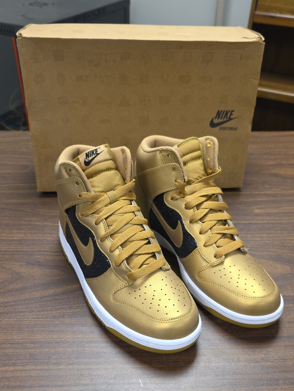 NEW Wmns Nike Dunk High (2009) Metallic Gold/Black Women's Size 12 325203-771